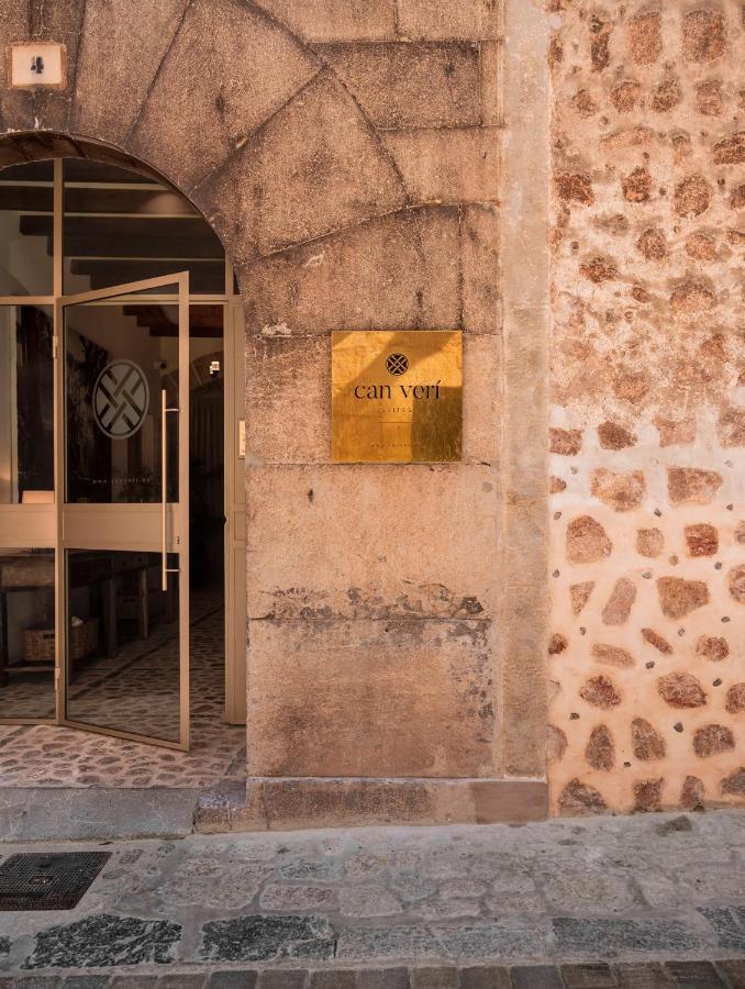 Can Veri Suites Soller Luaran gambar